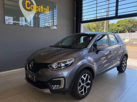 RENAULT CAPTUR 1.6 16V SCE FLEX BOSE X-TRONIC RENAULT CAPTUR 1.6 16V SCE FLEX BOSE X-TRONIC